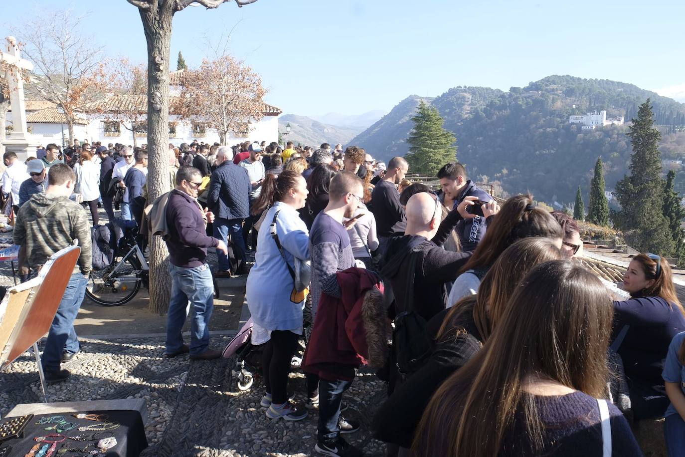 El popular enclave granadino está siendo uno de los escenarios más visitados durante este puente.