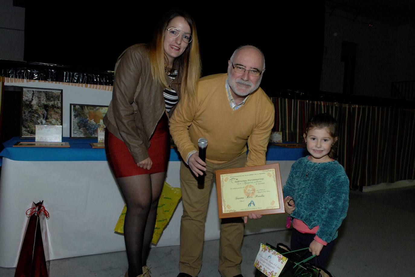 Hubo bingo, sorteos, borrachuelos y rosetas. Yegen cuenta con uno de los salones culturales y de fiestas más grandes de la comarca de La Alpujarra 