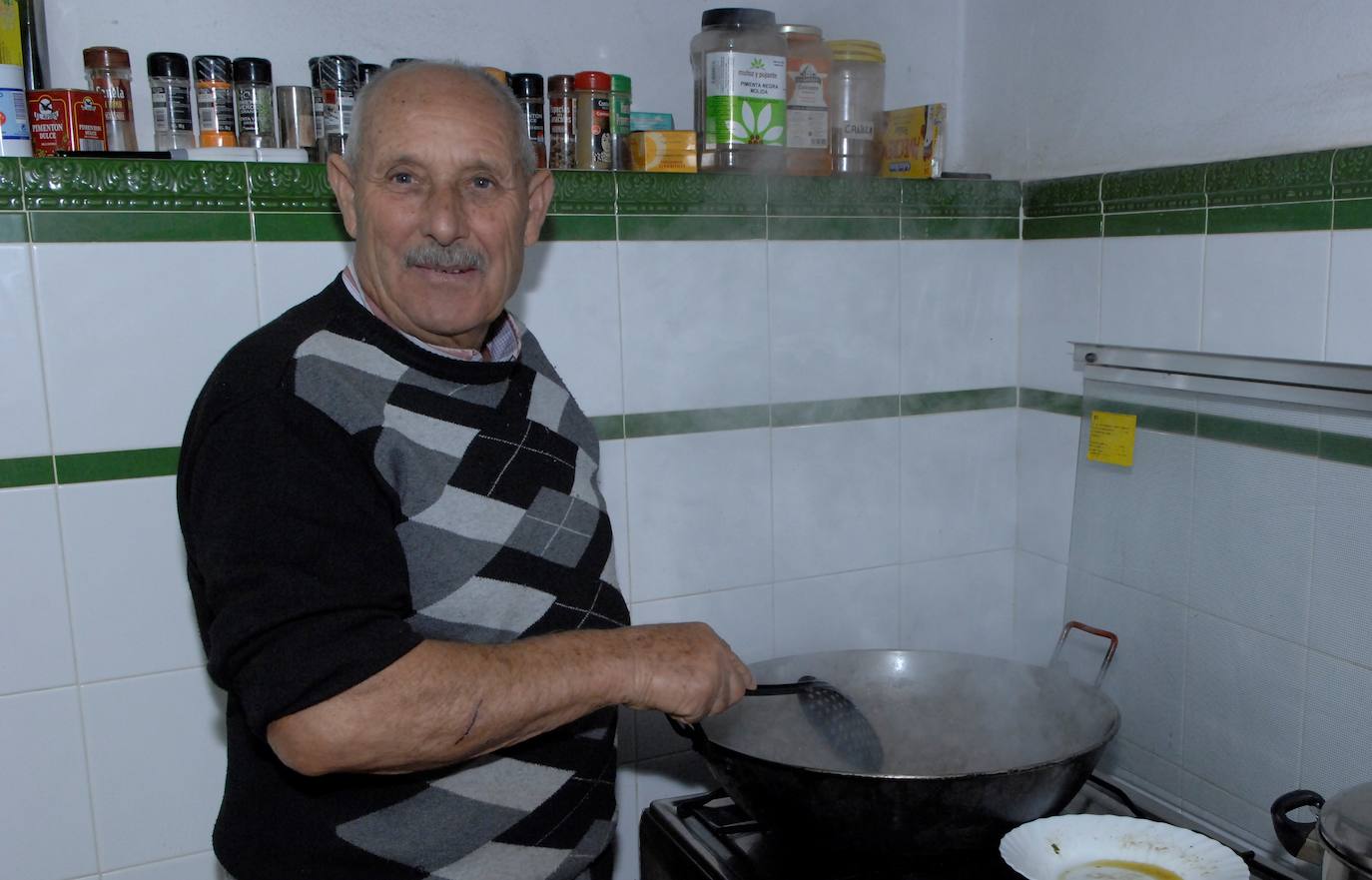 Hubo bingo, sorteos, borrachuelos y rosetas. Yegen cuenta con uno de los salones culturales y de fiestas más grandes de la comarca de La Alpujarra 