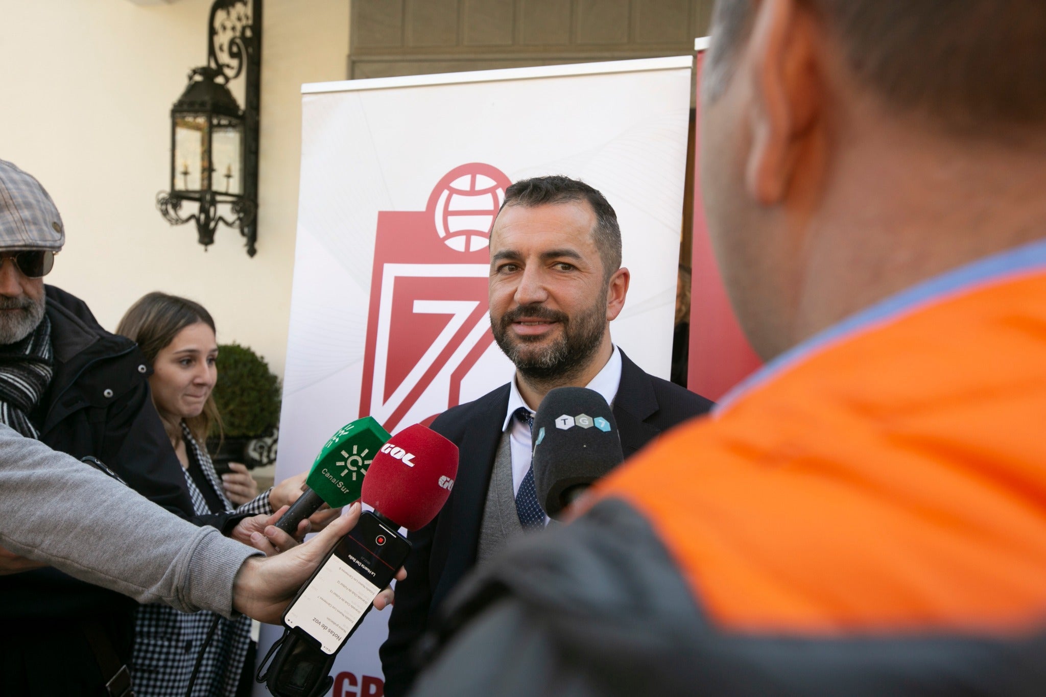 Futbolistas, miembros de los diferentes cuerpos técnicos y directivos en la comida de Navidad del Granada