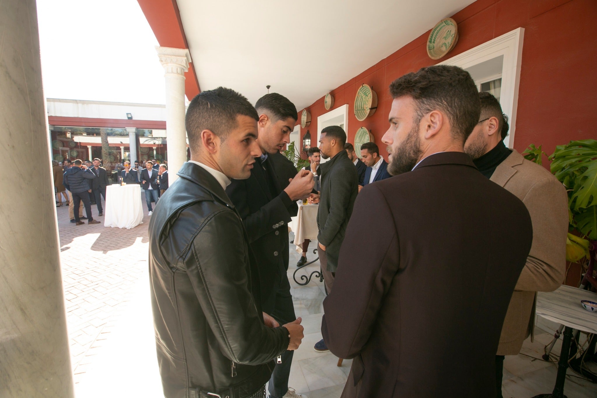 Futbolistas, miembros de los diferentes cuerpos técnicos y directivos en la comida de Navidad del Granada