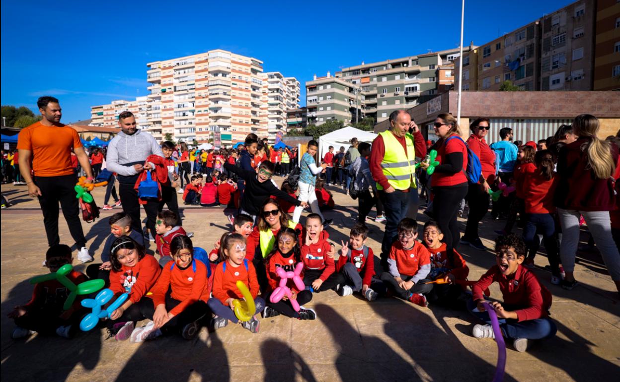 La feria de asociaciones exhibe la importante labor de los colectivos sociales de Motril