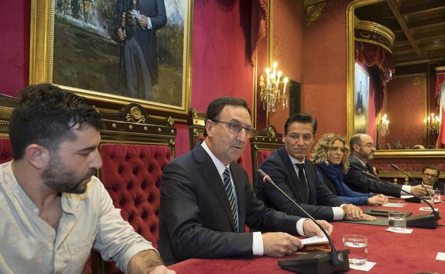 Javier de Teresa, tras tomar posesión en el Ayuntamiento de Granada.