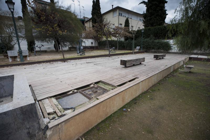 Así de deteriorado se encuentra el parque a espaldas del Cuarto Real de Santo Domingo