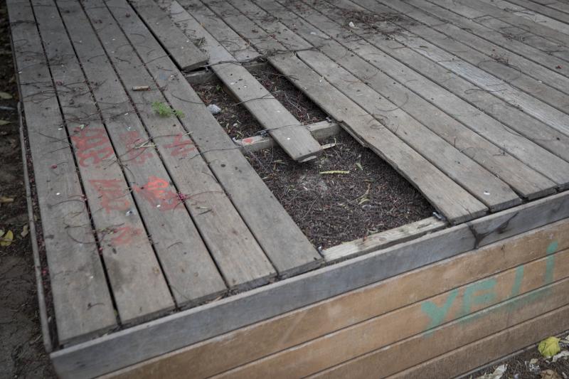 Así de deteriorado se encuentra el parque a espaldas del Cuarto Real de Santo Domingo