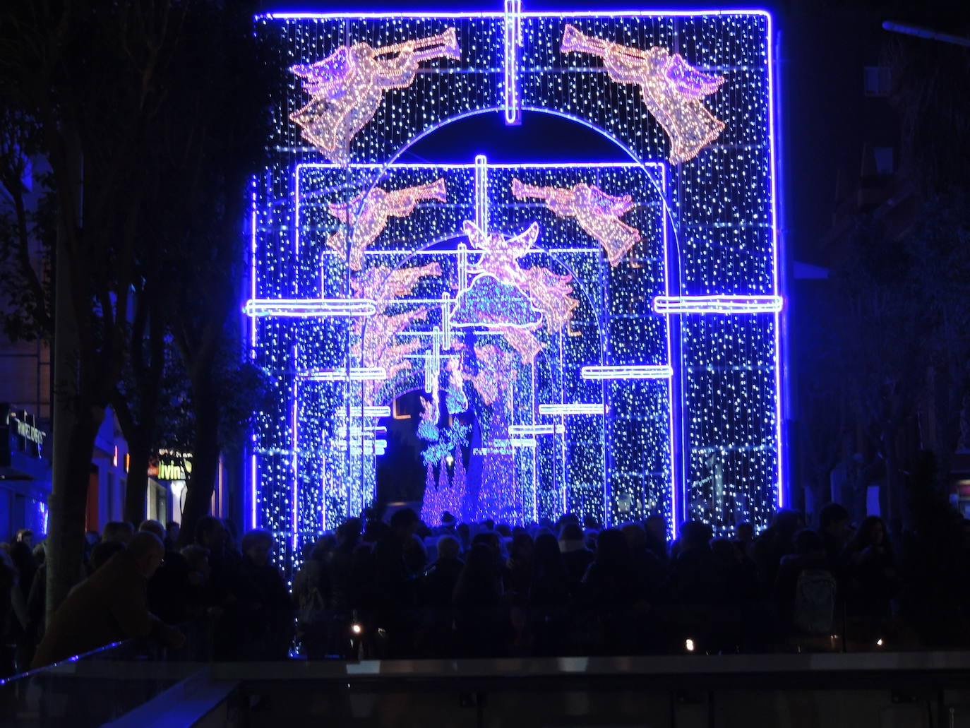 Así ha sido la inauguración del espectáculo navideño en la nueva calle de Roldán y Marín en Jaén