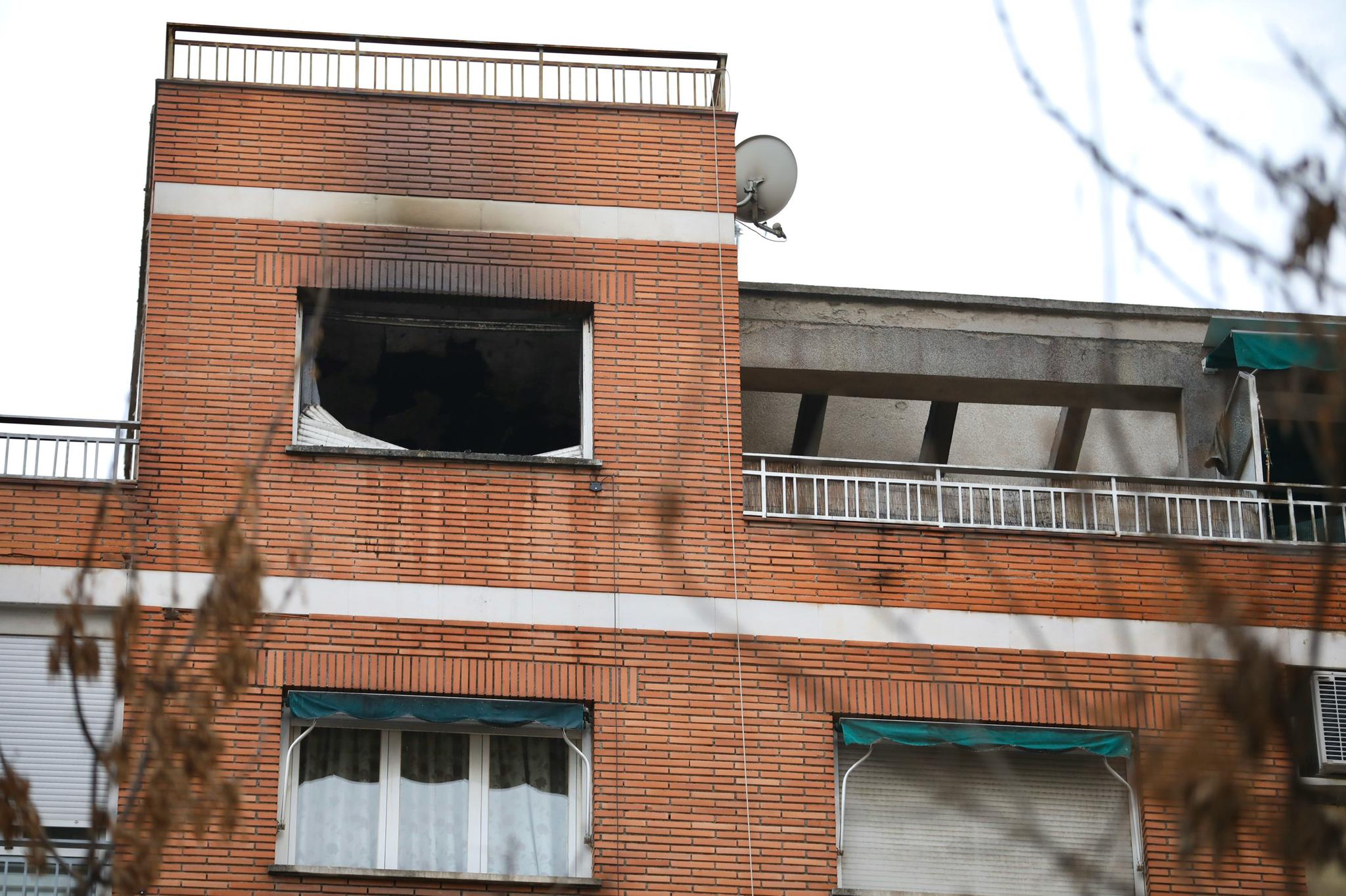 El fuego se ha originado en la cocina de la vivienda, y ha requerido la intervención del cuerpo de Bomberos