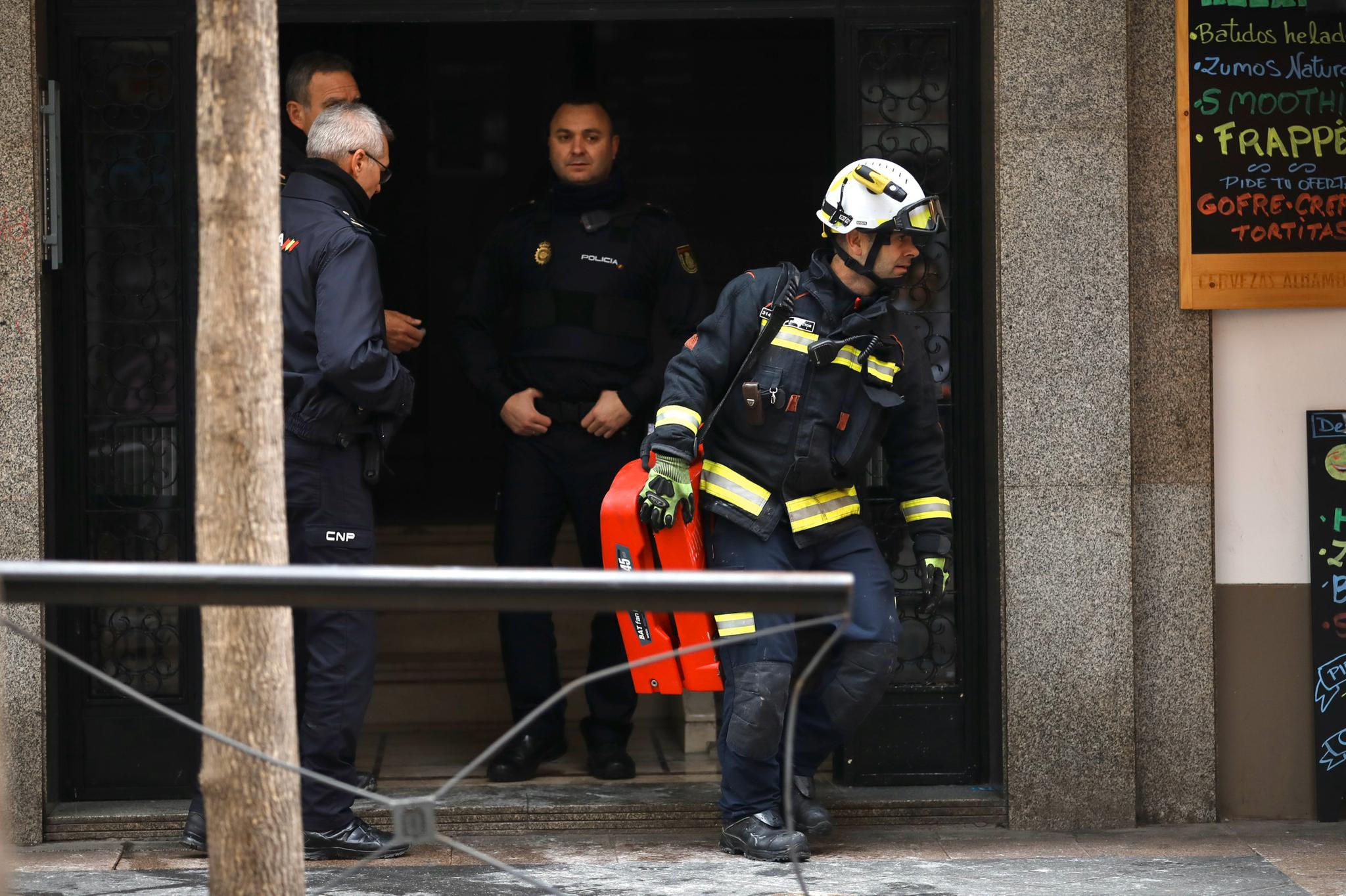 El fuego se ha originado en la cocina de la vivienda, y ha requerido la intervención del cuerpo de Bomberos