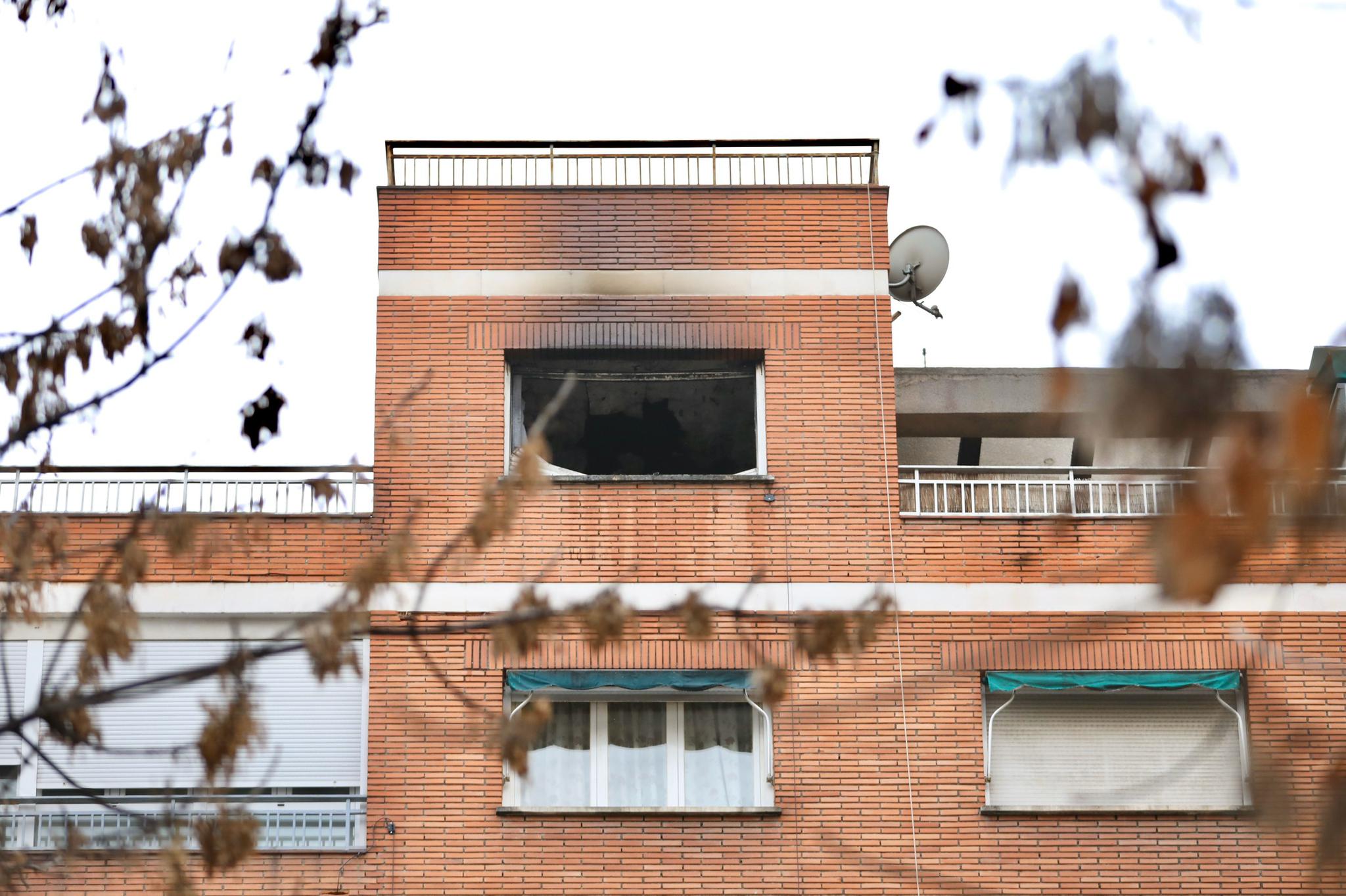 El fuego se ha originado en la cocina de la vivienda, y ha requerido la intervención del cuerpo de Bomberos