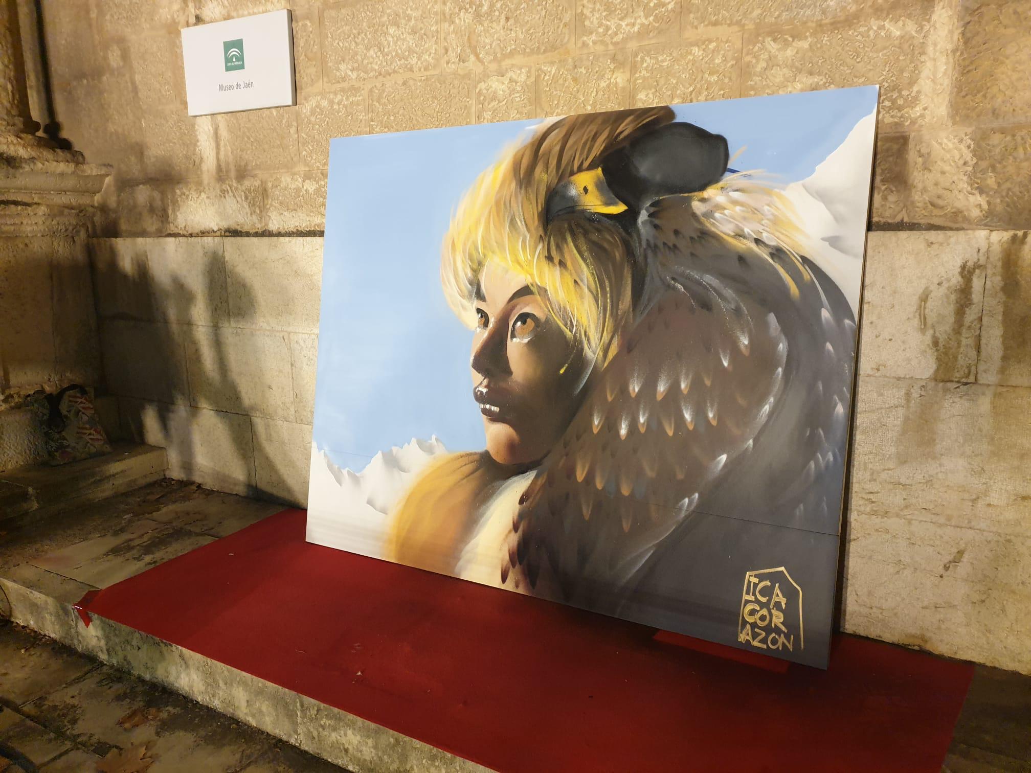 Una joven realiza un grafiti sobre un mural