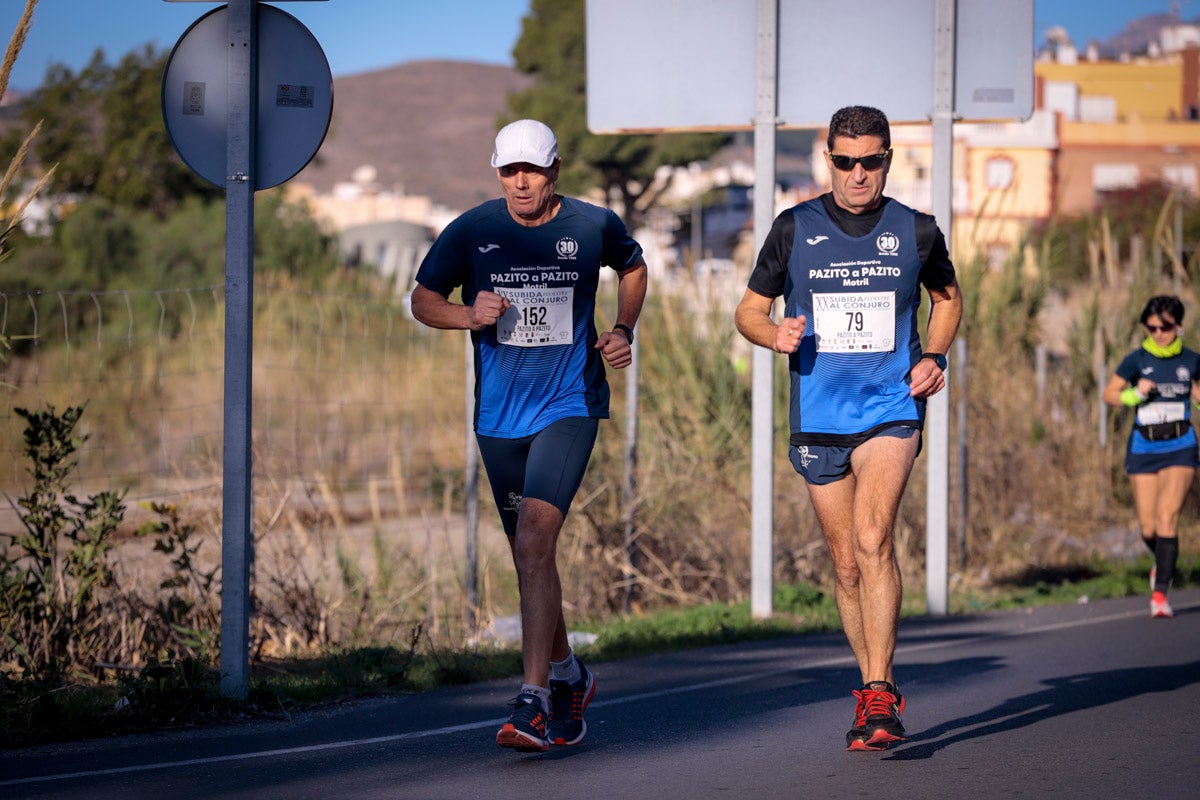 La XX Subida Pedestre al Conjuro arrancó a las 10 de la mañana, y los corredores tuvieron que enfrentarse a 17,8 kilometros en una mañana soleada