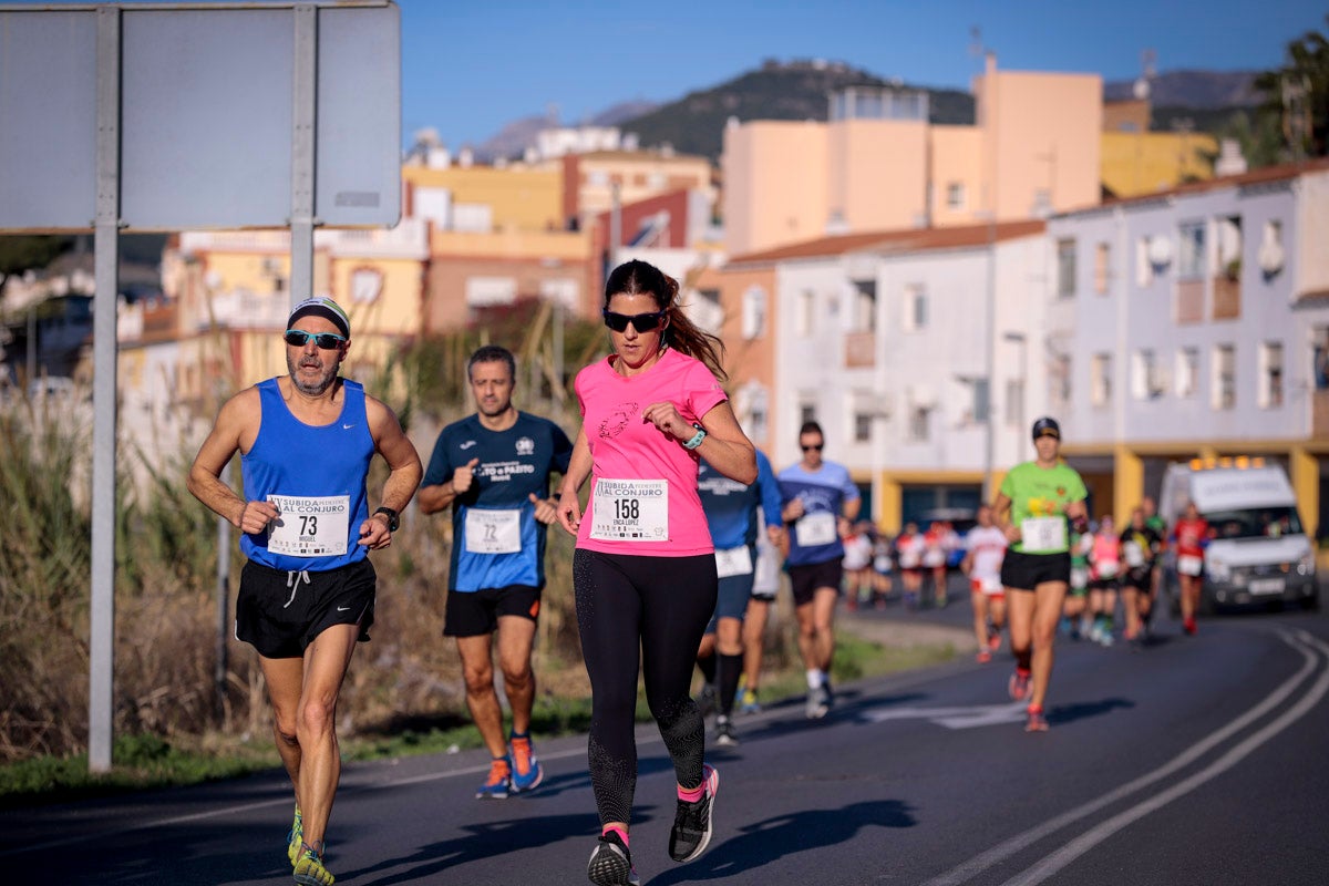 La XX Subida Pedestre al Conjuro arrancó a las 10 de la mañana, y los corredores tuvieron que enfrentarse a 17,8 kilometros en una mañana soleada