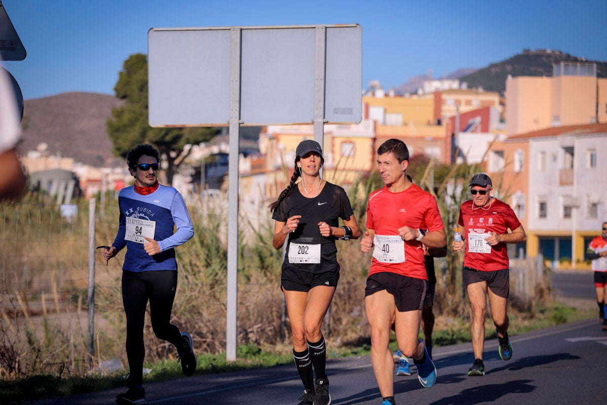 La XX Subida Pedestre al Conjuro arrancó a las 10 de la mañana, y los corredores tuvieron que enfrentarse a 17,8 kilometros en una mañana soleada