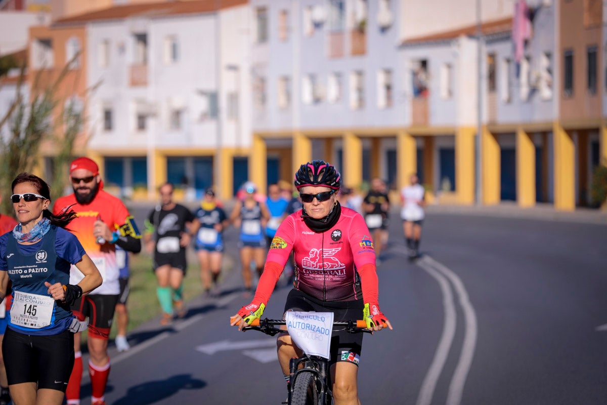 La XX Subida Pedestre al Conjuro arrancó a las 10 de la mañana, y los corredores tuvieron que enfrentarse a 17,8 kilometros en una mañana soleada