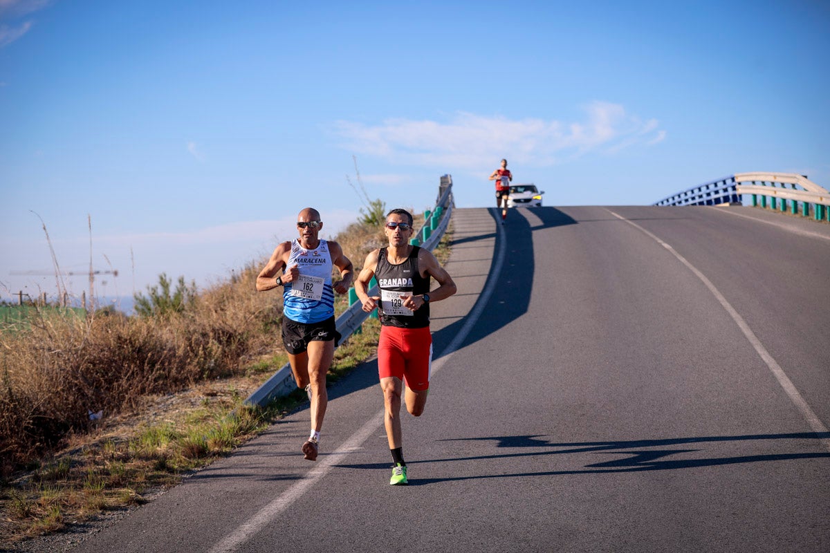 La XX Subida Pedestre al Conjuro arrancó a las 10 de la mañana, y los corredores tuvieron que enfrentarse a 17,8 kilometros en una mañana soleada