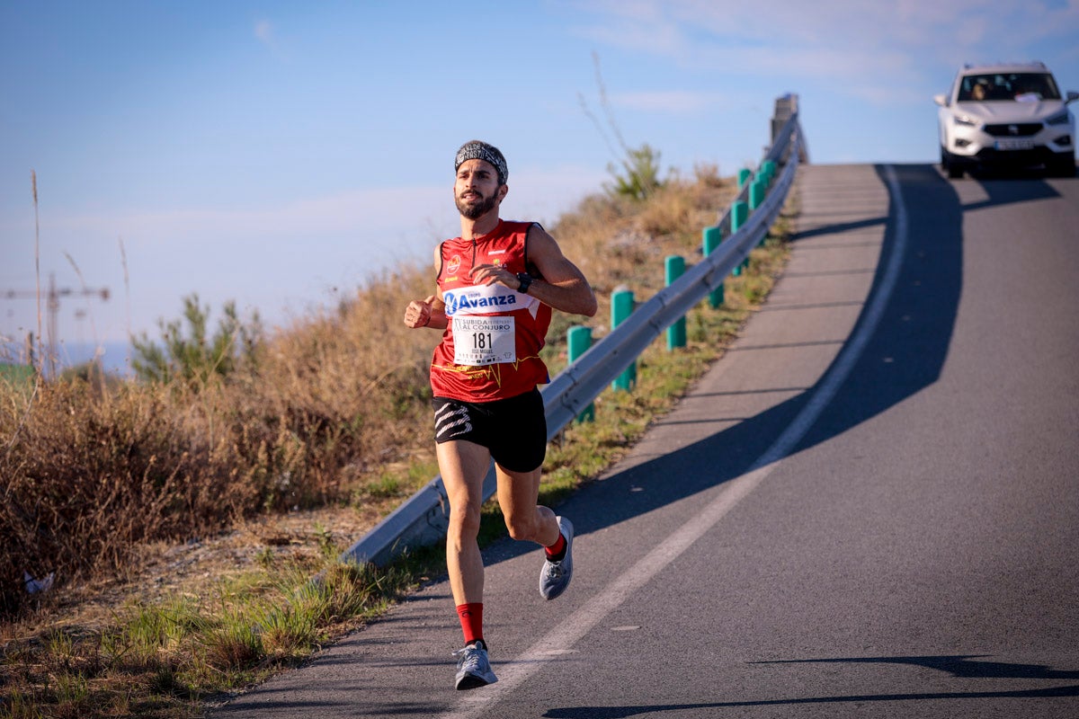 La XX Subida Pedestre al Conjuro arrancó a las 10 de la mañana, y los corredores tuvieron que enfrentarse a 17,8 kilometros en una mañana soleada