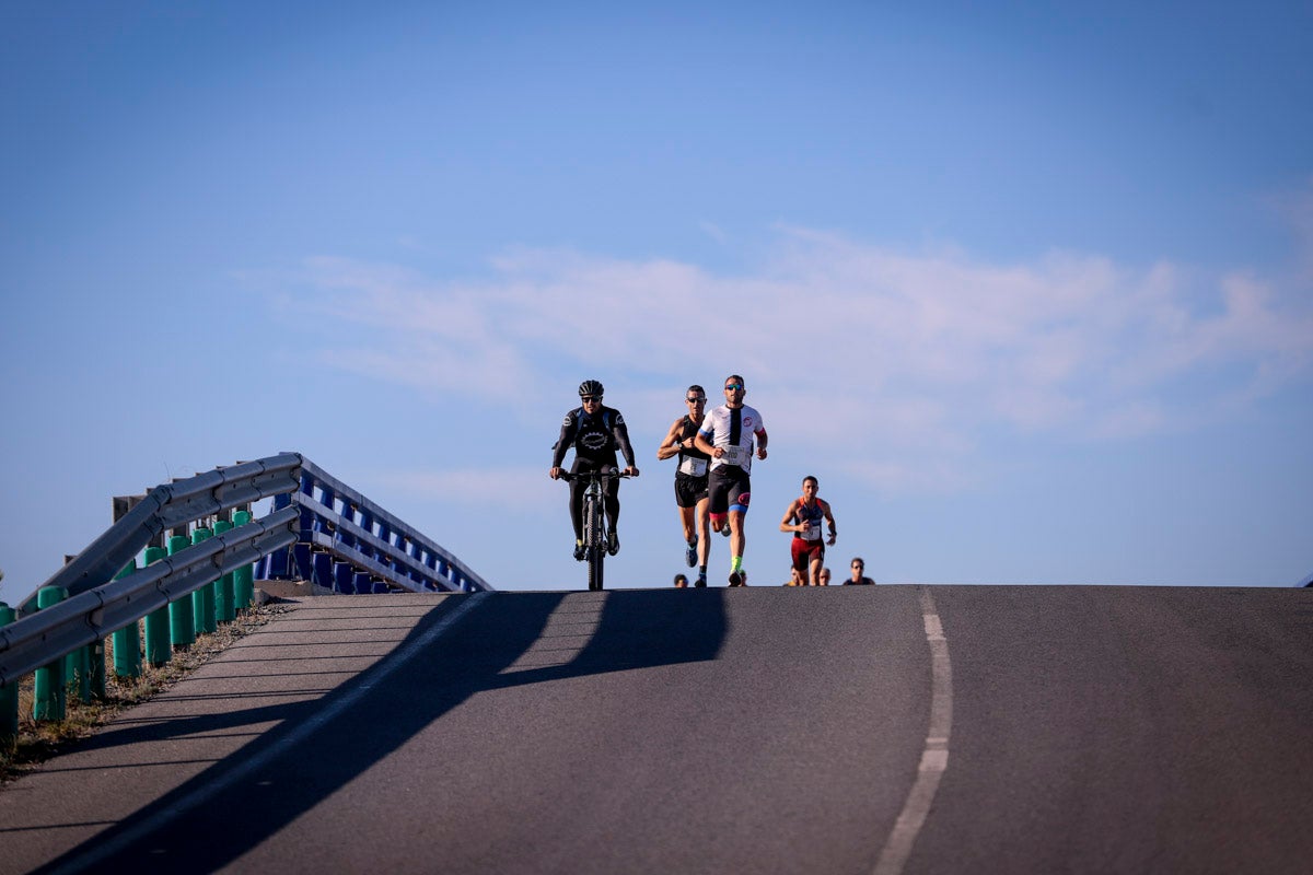 La XX Subida Pedestre al Conjuro arrancó a las 10 de la mañana, y los corredores tuvieron que enfrentarse a 17,8 kilometros en una mañana soleada