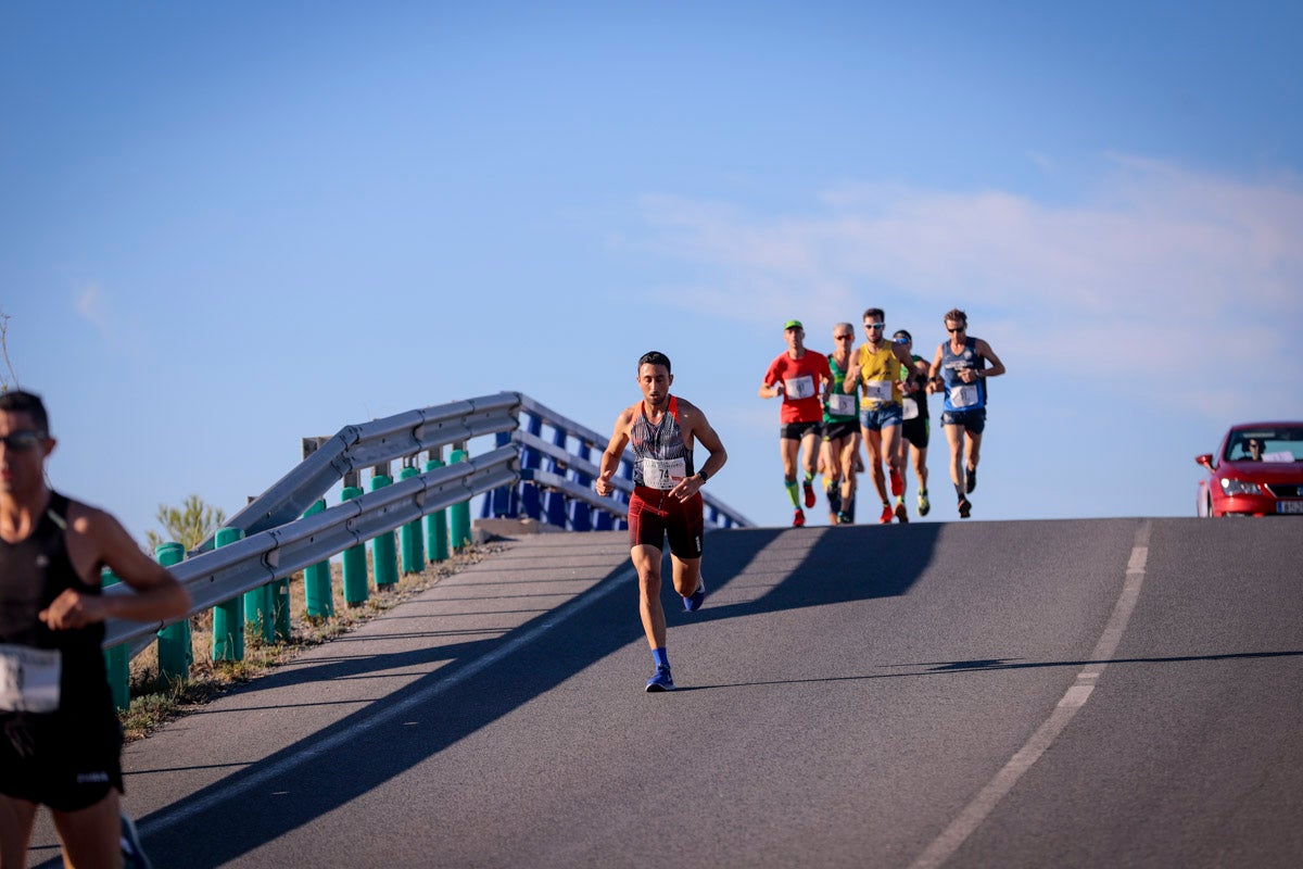 La XX Subida Pedestre al Conjuro arrancó a las 10 de la mañana, y los corredores tuvieron que enfrentarse a 17,8 kilometros en una mañana soleada