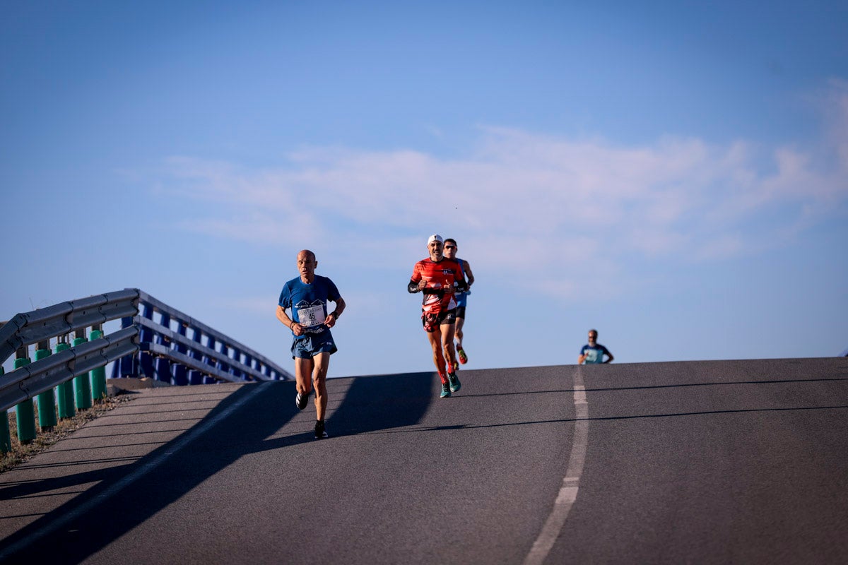 La XX Subida Pedestre al Conjuro arrancó a las 10 de la mañana, y los corredores tuvieron que enfrentarse a 17,8 kilometros en una mañana soleada