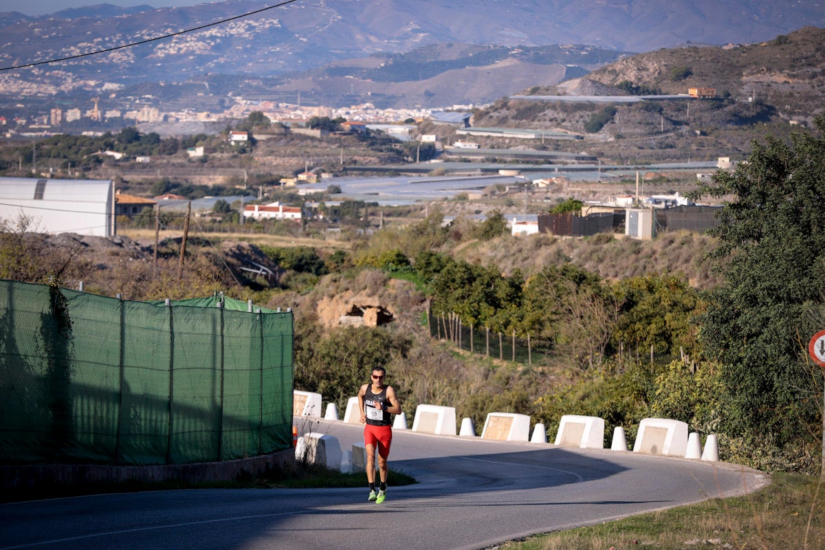 La XX Subida Pedestre al Conjuro arrancó a las 10 de la mañana, y los corredores tuvieron que enfrentarse a 17,8 kilometros en una mañana soleada