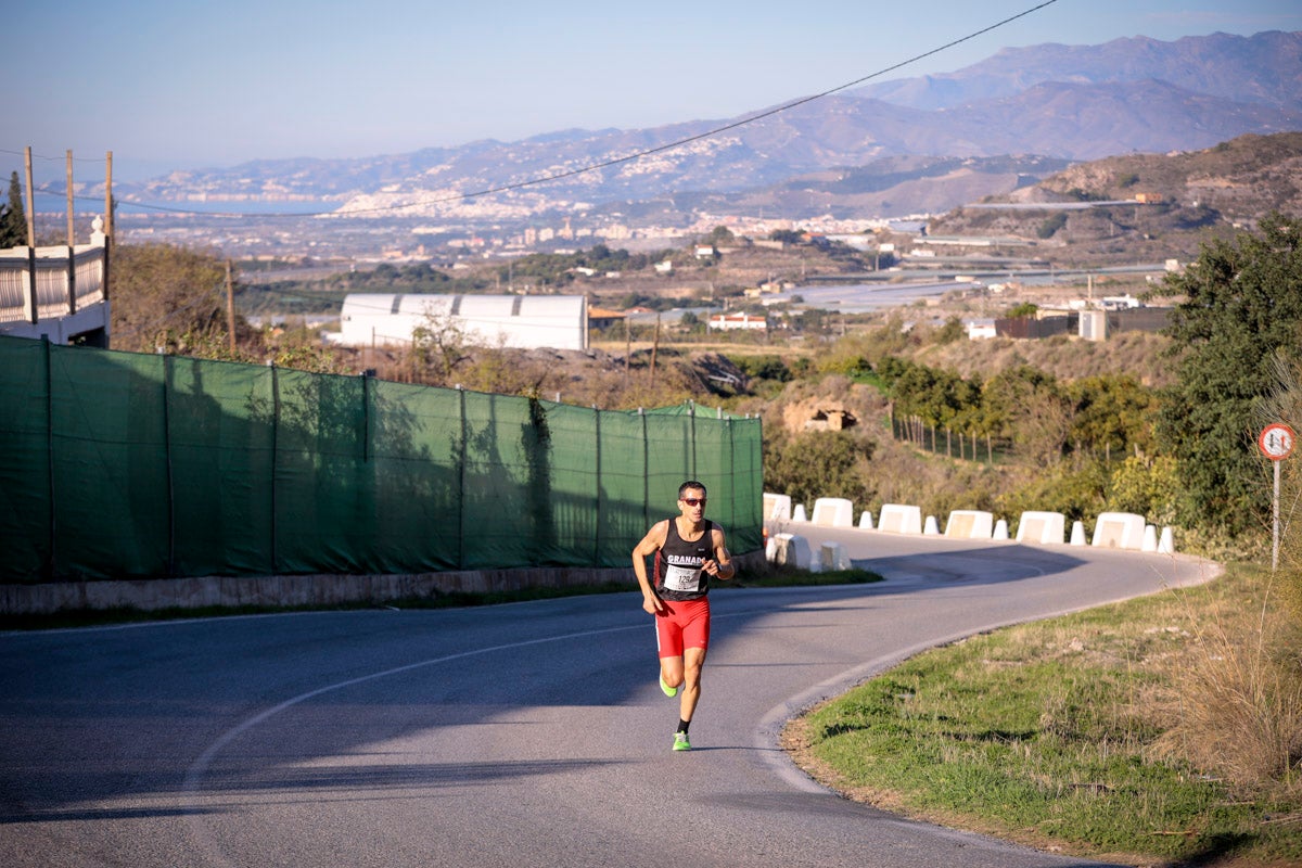 La XX Subida Pedestre al Conjuro arrancó a las 10 de la mañana, y los corredores tuvieron que enfrentarse a 17,8 kilometros en una mañana soleada