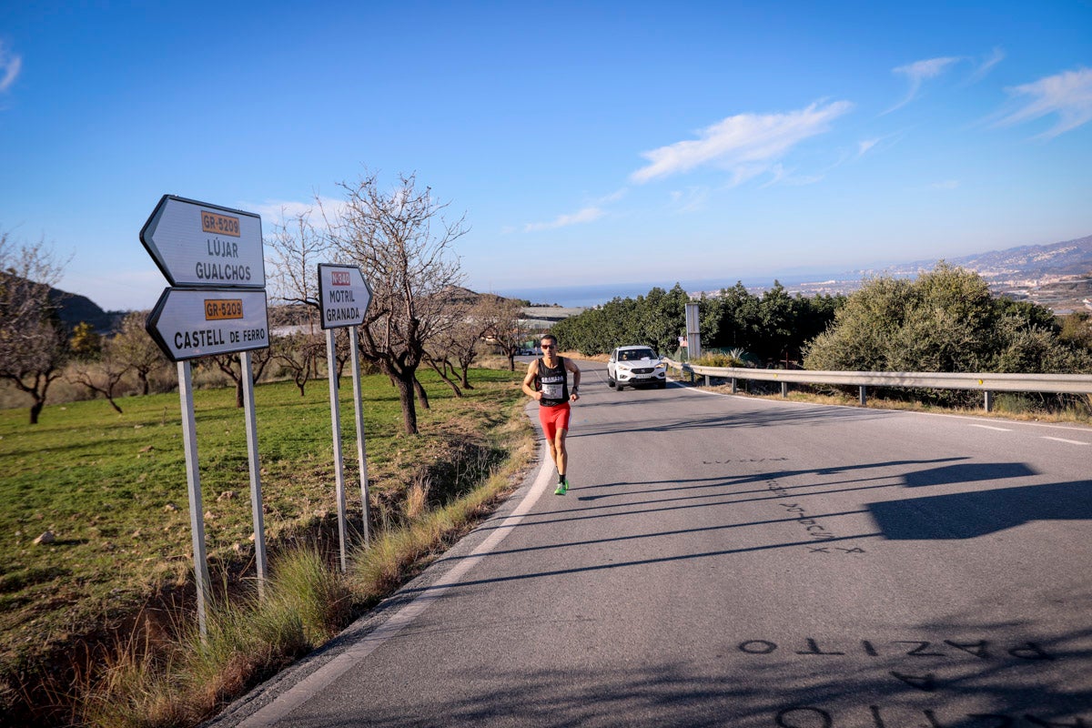 La XX Subida Pedestre al Conjuro arrancó a las 10 de la mañana, y los corredores tuvieron que enfrentarse a 17,8 kilometros en una mañana soleada