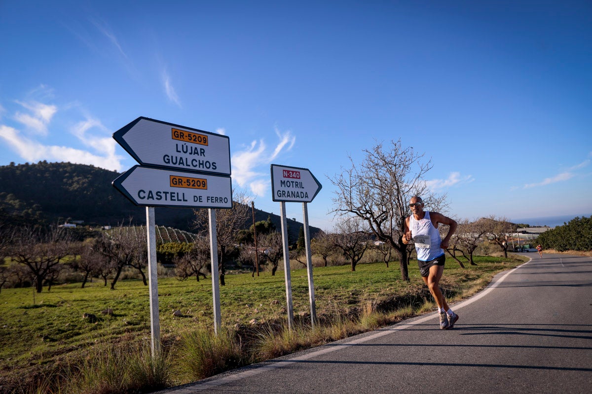 La XX Subida Pedestre al Conjuro arrancó a las 10 de la mañana, y los corredores tuvieron que enfrentarse a 17,8 kilometros en una mañana soleada