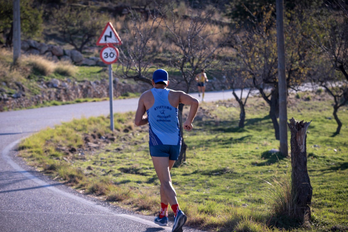 La XX Subida Pedestre al Conjuro arrancó a las 10 de la mañana, y los corredores tuvieron que enfrentarse a 17,8 kilometros en una mañana soleada