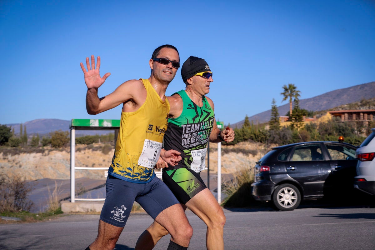 La XX Subida Pedestre al Conjuro arrancó a las 10 de la mañana, y los corredores tuvieron que enfrentarse a 17,8 kilometros en una mañana soleada