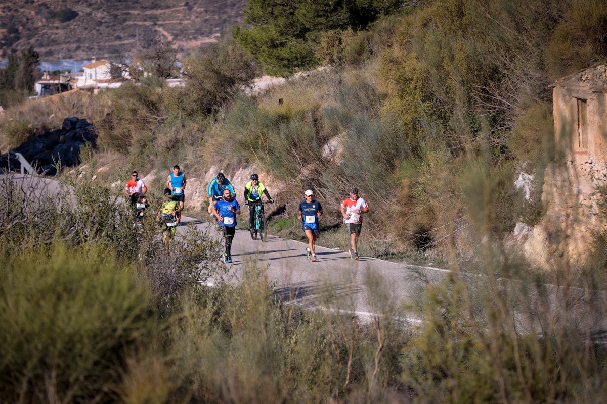 La XX Subida Pedestre al Conjuro arrancó a las 10 de la mañana, y los corredores tuvieron que enfrentarse a 17,8 kilometros en una mañana soleada