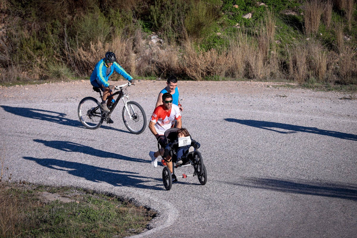La XX Subida Pedestre al Conjuro arrancó a las 10 de la mañana, y los corredores tuvieron que enfrentarse a 17,8 kilometros en una mañana soleada