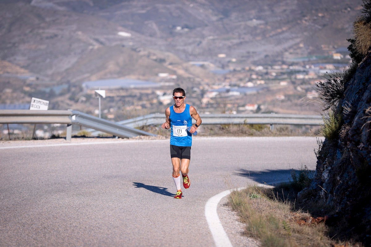 La XX Subida Pedestre al Conjuro arrancó a las 10 de la mañana, y los corredores tuvieron que enfrentarse a 17,8 kilometros en una mañana soleada