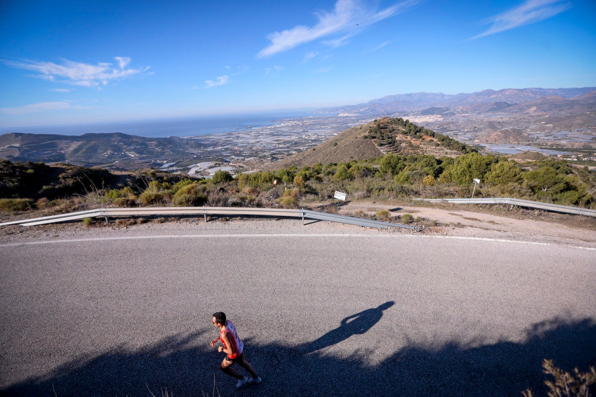 La XX Subida Pedestre al Conjuro arrancó a las 10 de la mañana, y los corredores tuvieron que enfrentarse a 17,8 kilometros en una mañana soleada