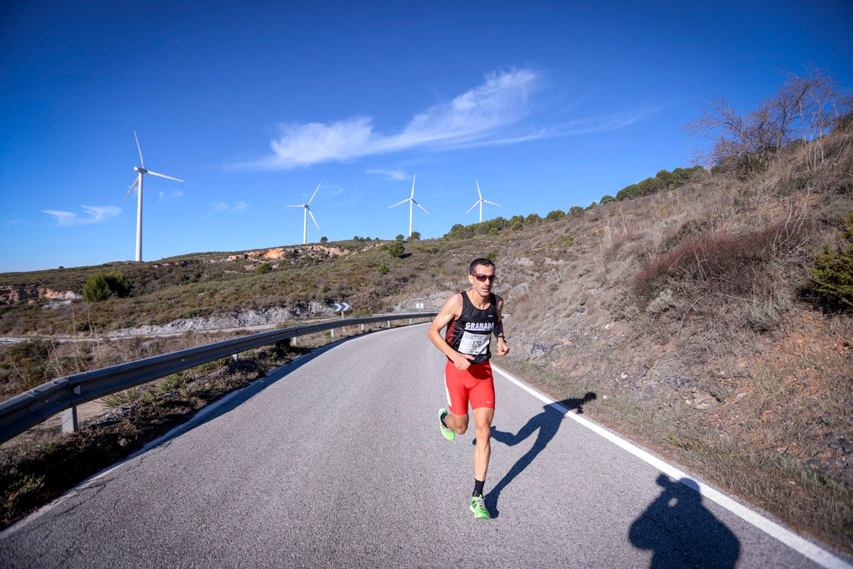 La XX Subida Pedestre al Conjuro arrancó a las 10 de la mañana, y los corredores tuvieron que enfrentarse a 17,8 kilometros en una mañana soleada