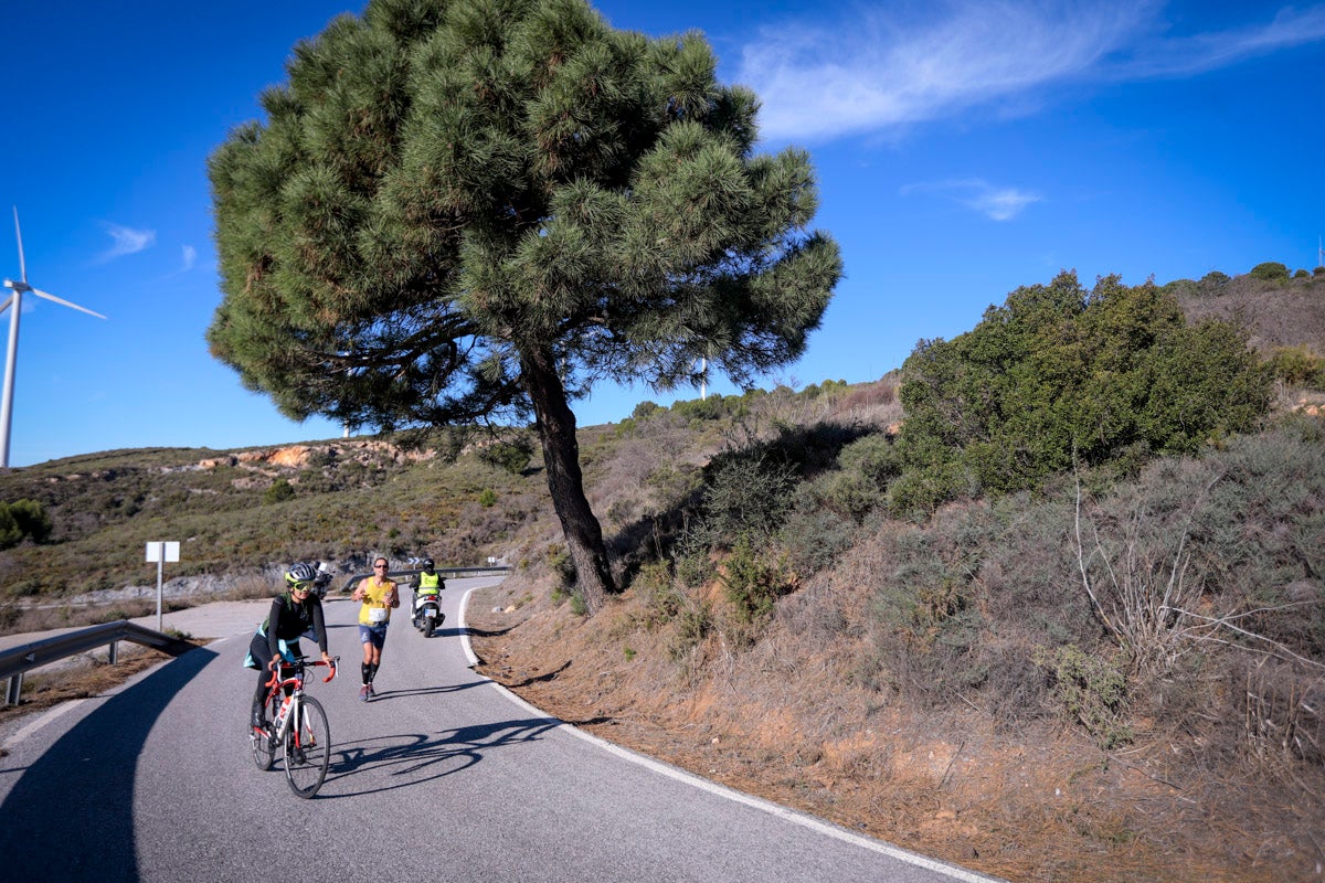 La XX Subida Pedestre al Conjuro arrancó a las 10 de la mañana, y los corredores tuvieron que enfrentarse a 17,8 kilometros en una mañana soleada