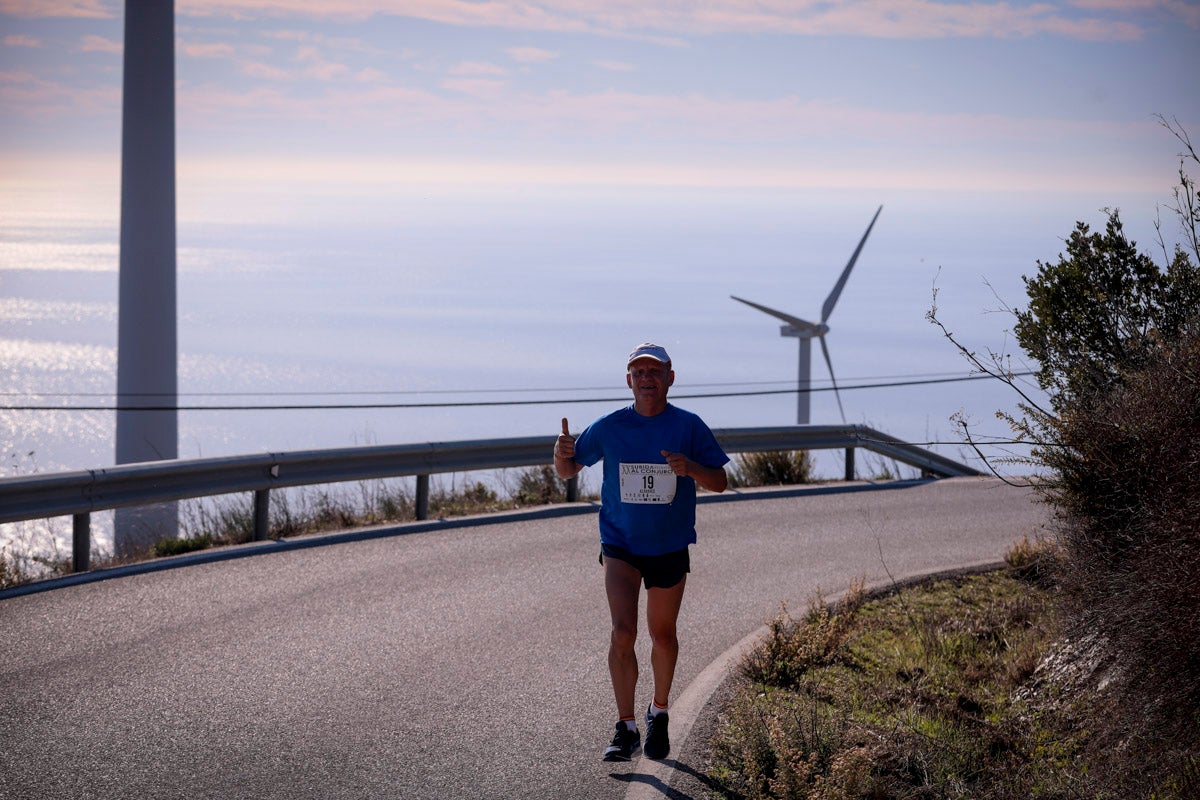 La XX Subida Pedestre al Conjuro arrancó a las 10 de la mañana, y los corredores tuvieron que enfrentarse a 17,8 kilometros en una mañana soleada