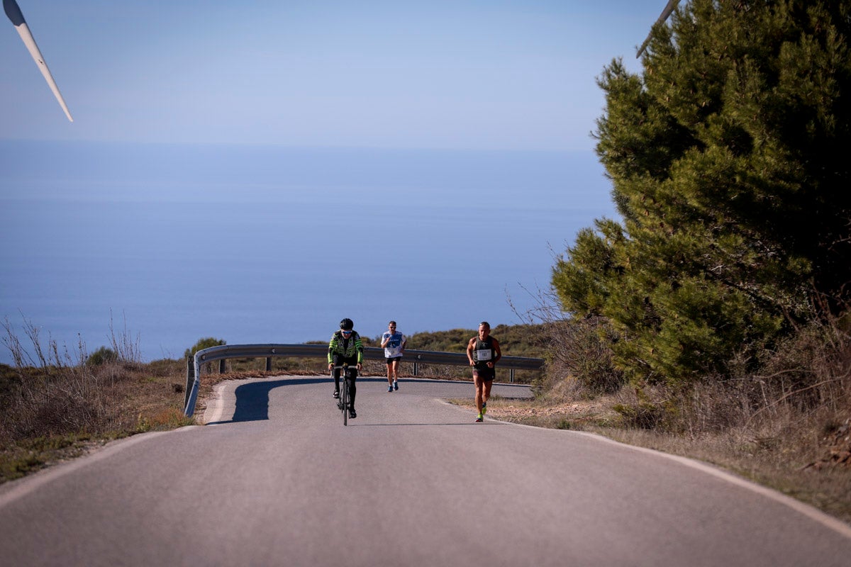 La XX Subida Pedestre al Conjuro arrancó a las 10 de la mañana, y los corredores tuvieron que enfrentarse a 17,8 kilometros en una mañana soleada