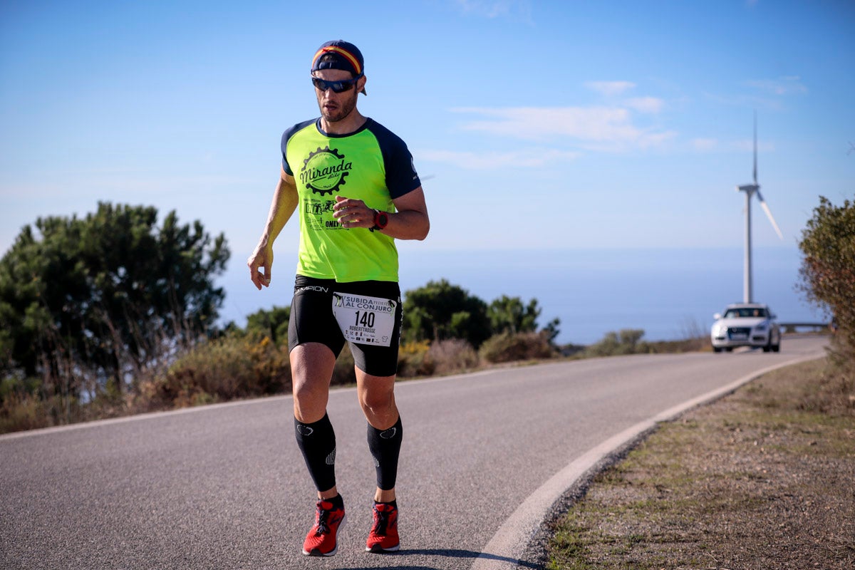 La XX Subida Pedestre al Conjuro arrancó a las 10 de la mañana, y los corredores tuvieron que enfrentarse a 17,8 kilometros en una mañana soleada