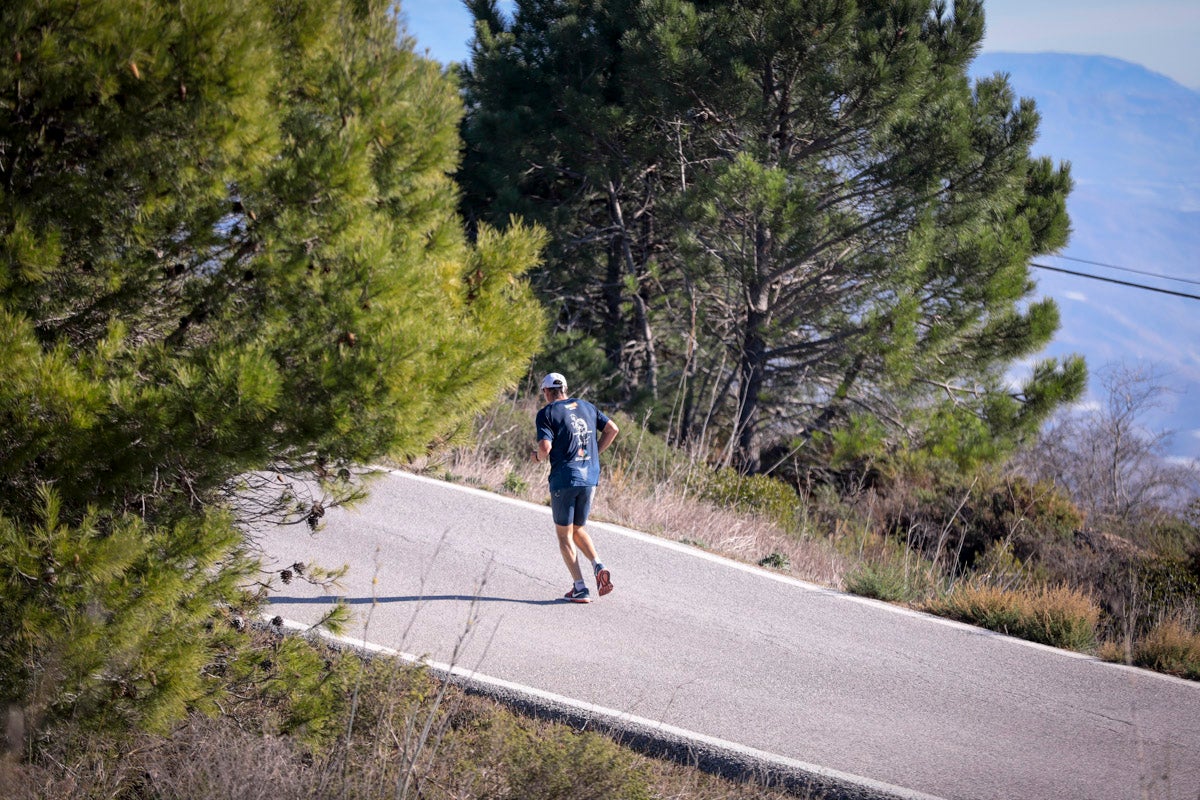 La XX Subida Pedestre al Conjuro arrancó a las 10 de la mañana, y los corredores tuvieron que enfrentarse a 17,8 kilometros en una mañana soleada