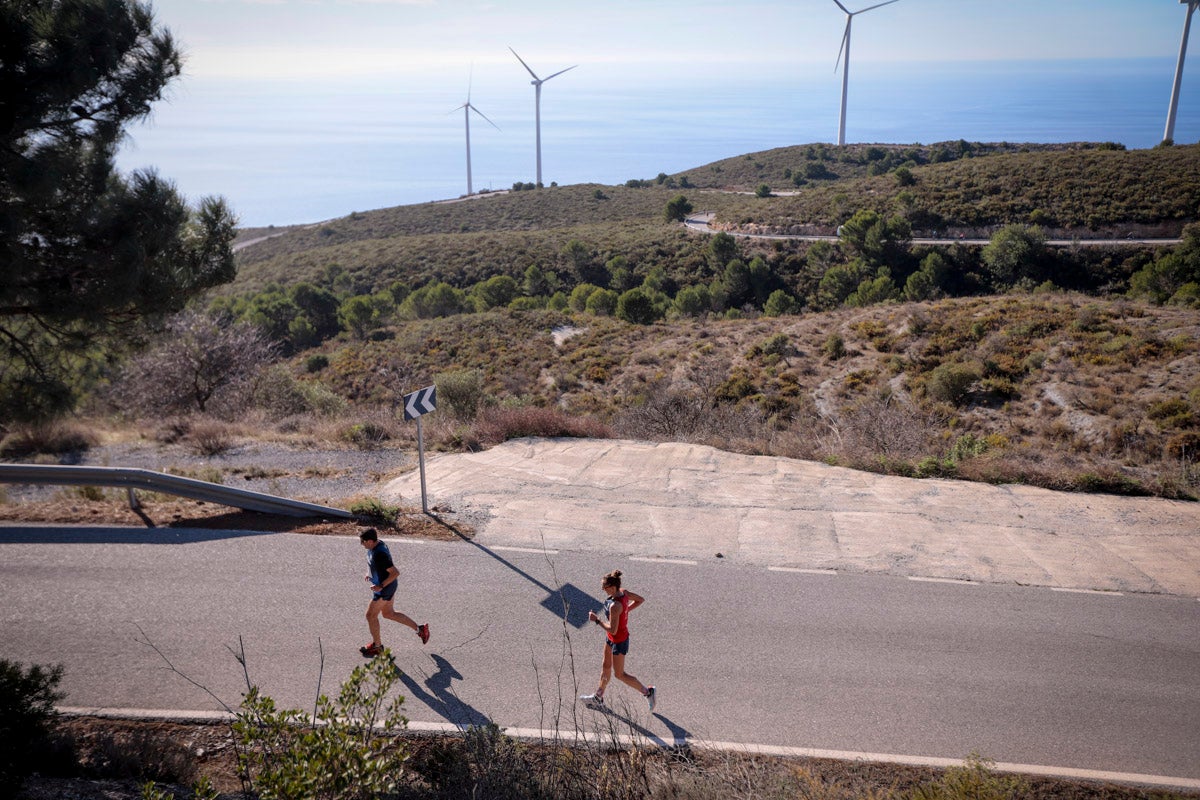 La XX Subida Pedestre al Conjuro arrancó a las 10 de la mañana, y los corredores tuvieron que enfrentarse a 17,8 kilometros en una mañana soleada