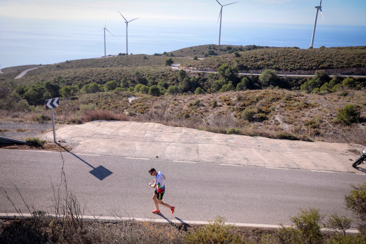 La XX Subida Pedestre al Conjuro arrancó a las 10 de la mañana, y los corredores tuvieron que enfrentarse a 17,8 kilometros en una mañana soleada