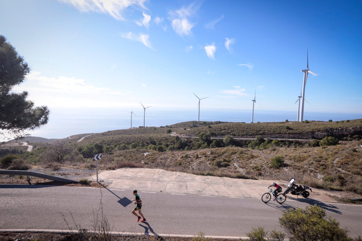 La XX Subida Pedestre al Conjuro arrancó a las 10 de la mañana, y los corredores tuvieron que enfrentarse a 17,8 kilometros en una mañana soleada