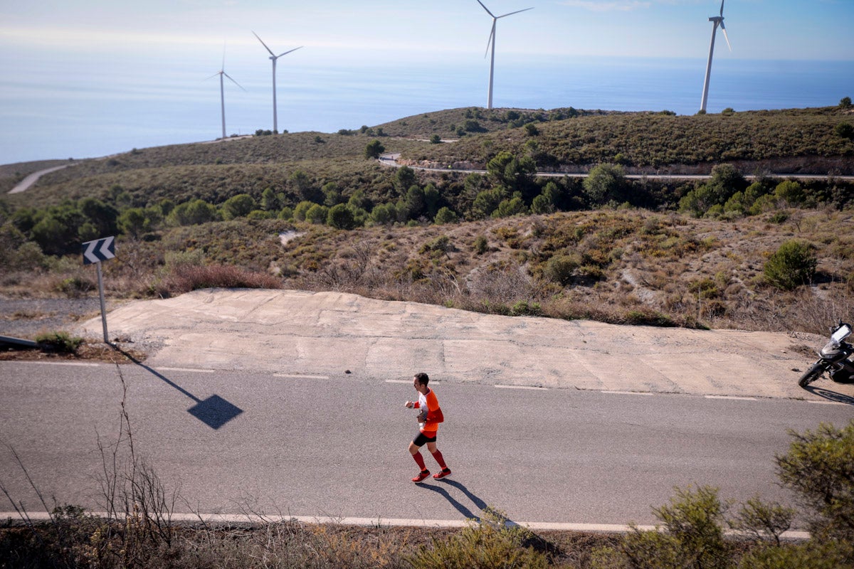La XX Subida Pedestre al Conjuro arrancó a las 10 de la mañana, y los corredores tuvieron que enfrentarse a 17,8 kilometros en una mañana soleada