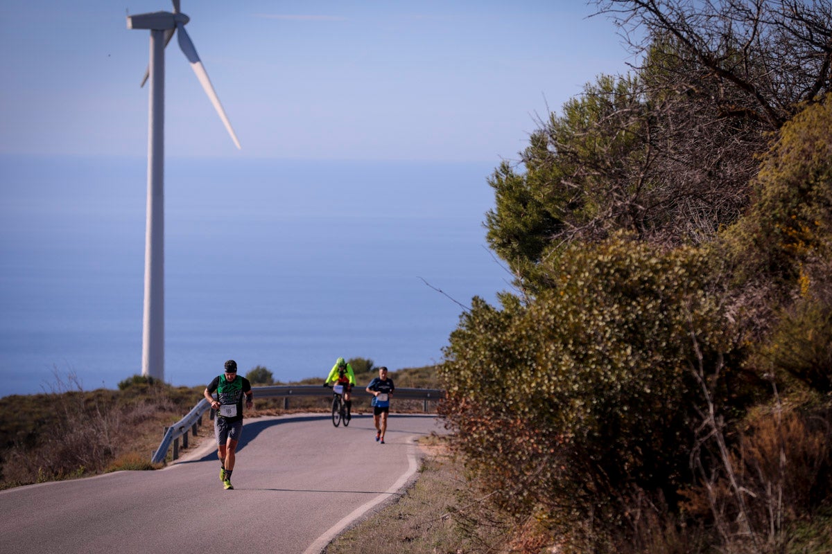 La XX Subida Pedestre al Conjuro arrancó a las 10 de la mañana, y los corredores tuvieron que enfrentarse a 17,8 kilometros en una mañana soleada
