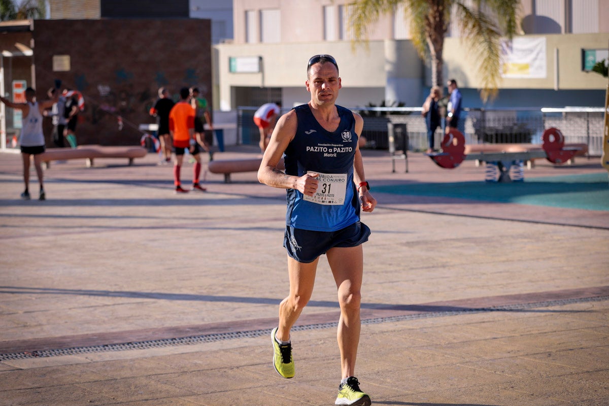 La XX Subida Pedestre al Conjuro arrancó a las 10 de la mañana, y los corredores tuvieron que enfrentarse a 17,8 kilometros en una mañana soleada