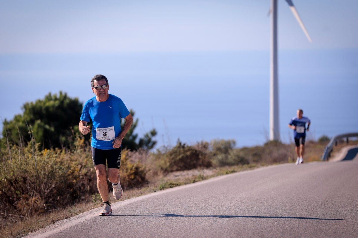 La XX Subida Pedestre al Conjuro arrancó a las 10 de la mañana, y los corredores tuvieron que enfrentarse a 17,8 kilometros en una mañana soleada