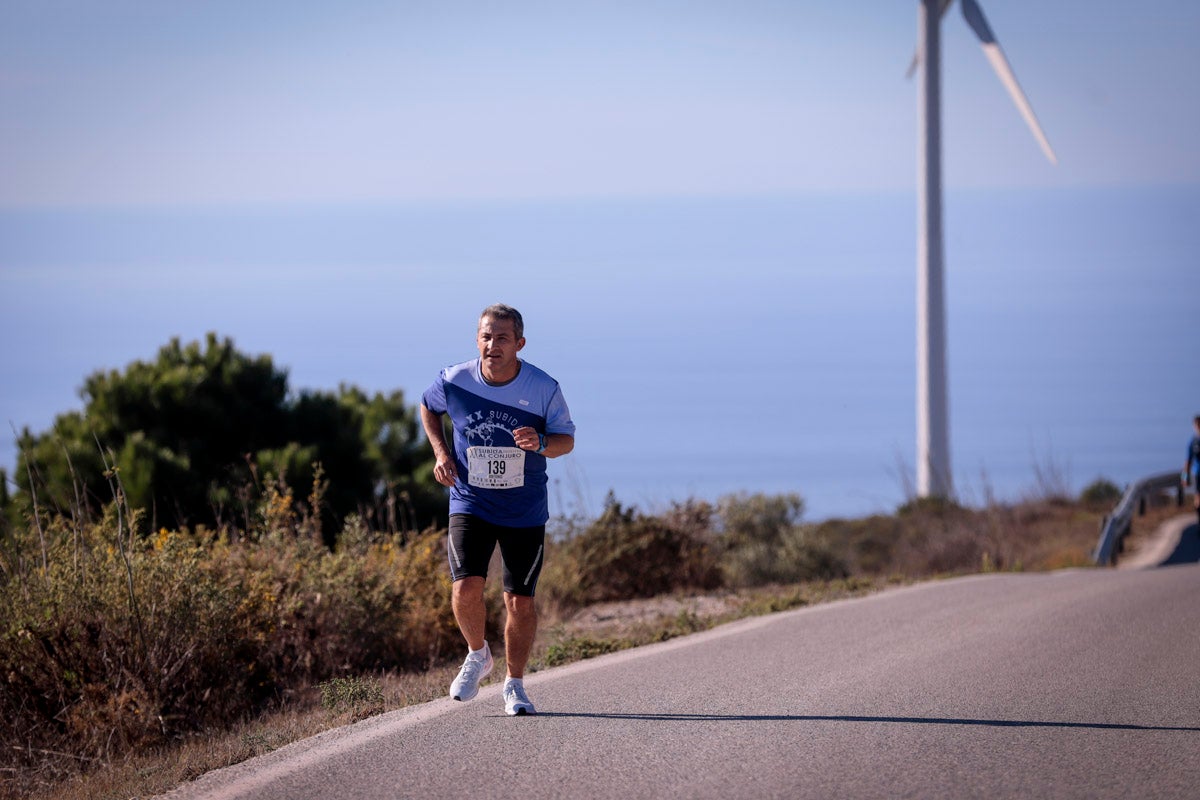 La XX Subida Pedestre al Conjuro arrancó a las 10 de la mañana, y los corredores tuvieron que enfrentarse a 17,8 kilometros en una mañana soleada