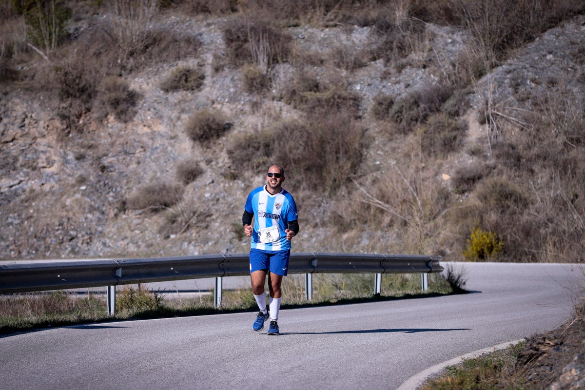 La XX Subida Pedestre al Conjuro arrancó a las 10 de la mañana, y los corredores tuvieron que enfrentarse a 17,8 kilometros en una mañana soleada