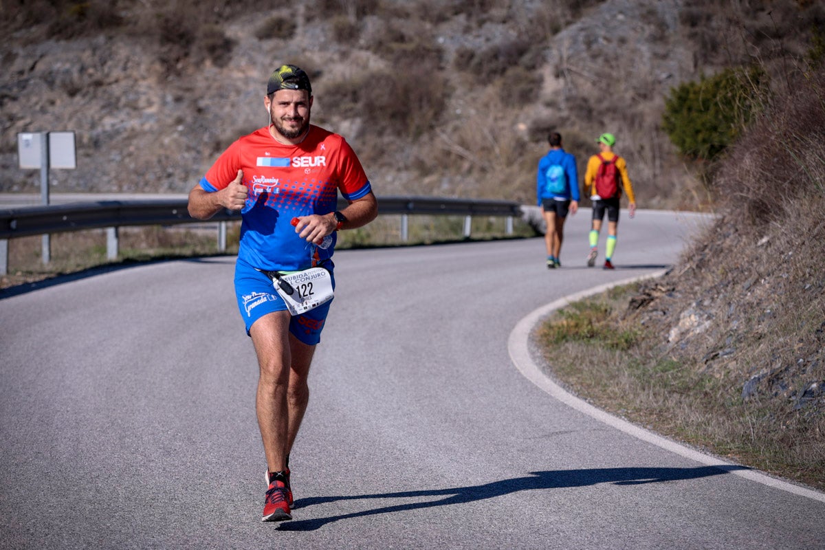 La XX Subida Pedestre al Conjuro arrancó a las 10 de la mañana, y los corredores tuvieron que enfrentarse a 17,8 kilometros en una mañana soleada