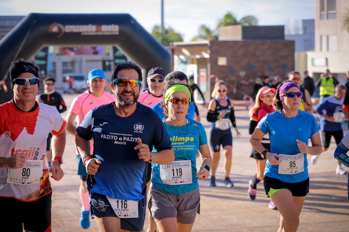 La XX Subida Pedestre al Conjuro arrancó a las 10 de la mañana, y los corredores tuvieron que enfrentarse a 17,8 kilometros en una mañana soleada